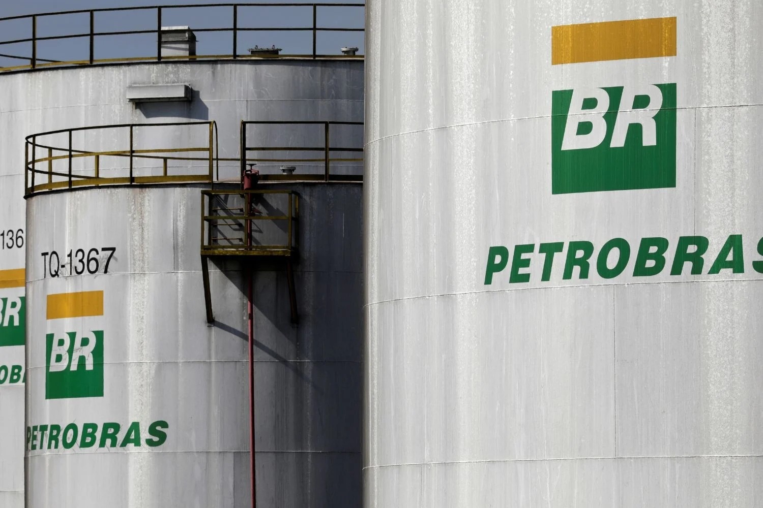 Petrobras bate recorde e chega a R$ 800 bilhões em valor de mercado; ações sobem até 110% em 2026