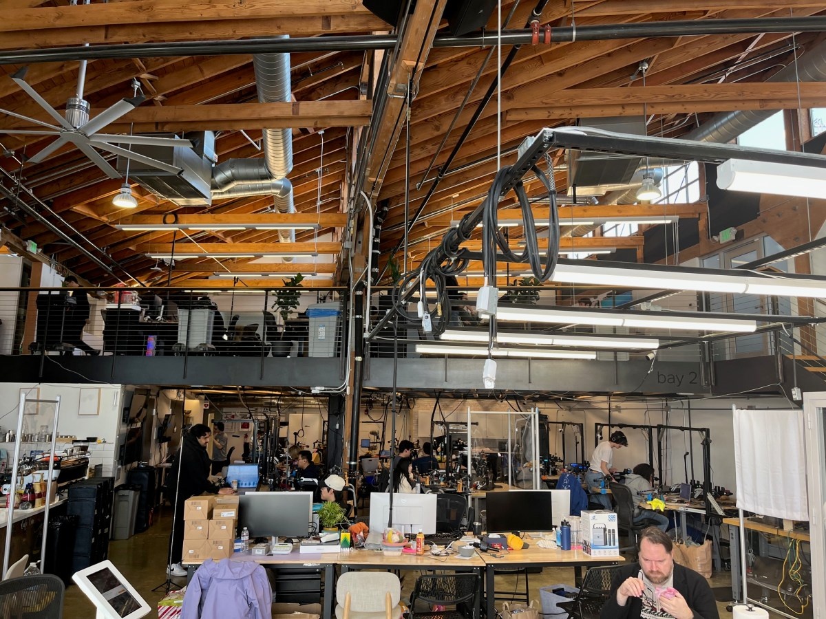 A Febre do Capital: Physical Intelligence Busca US$ 1 Bilhão e Redefine a Robótica