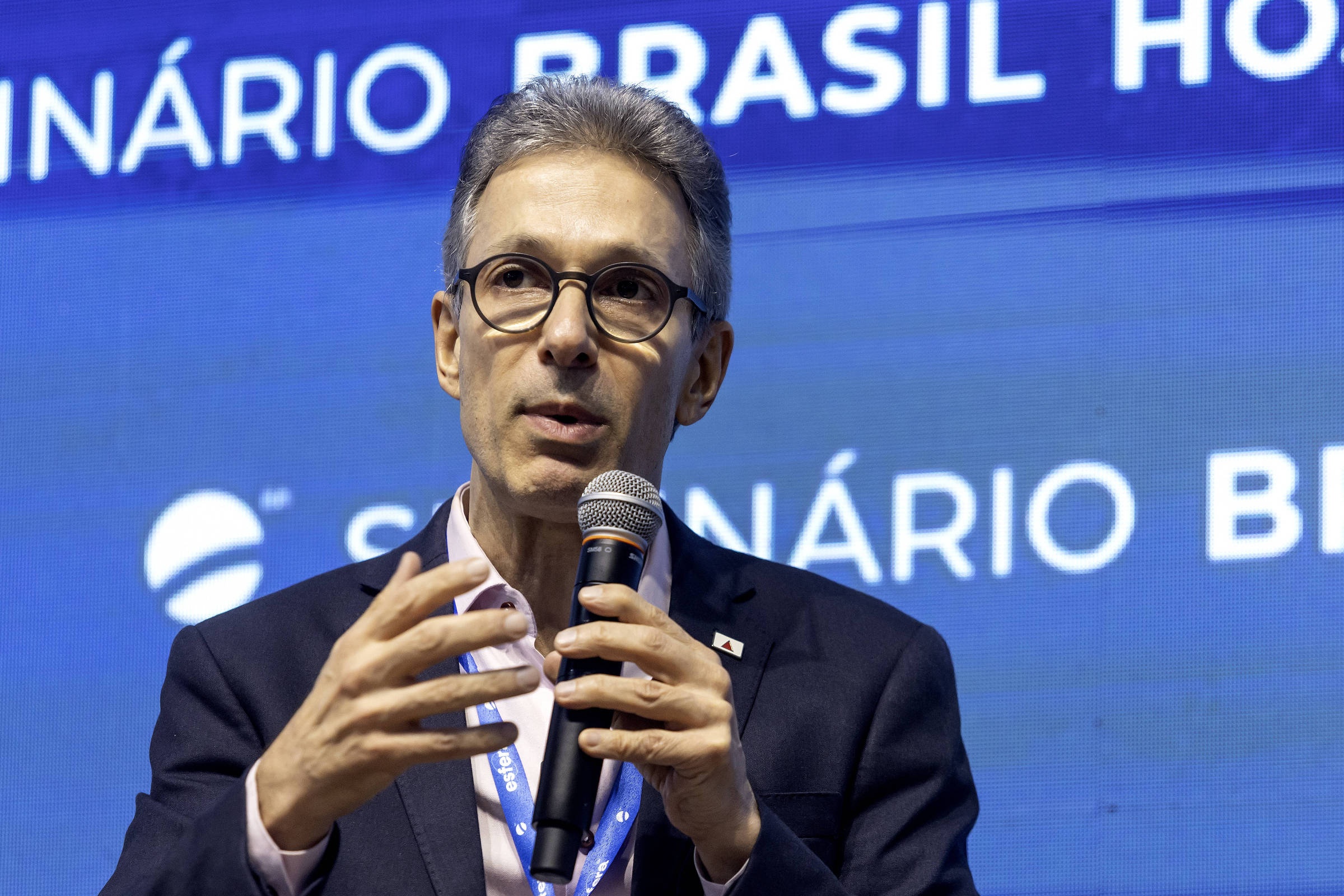 Plano Econômico de Zema Propõe Desmonte Estatal e Flexibilização Radical do Trabalho