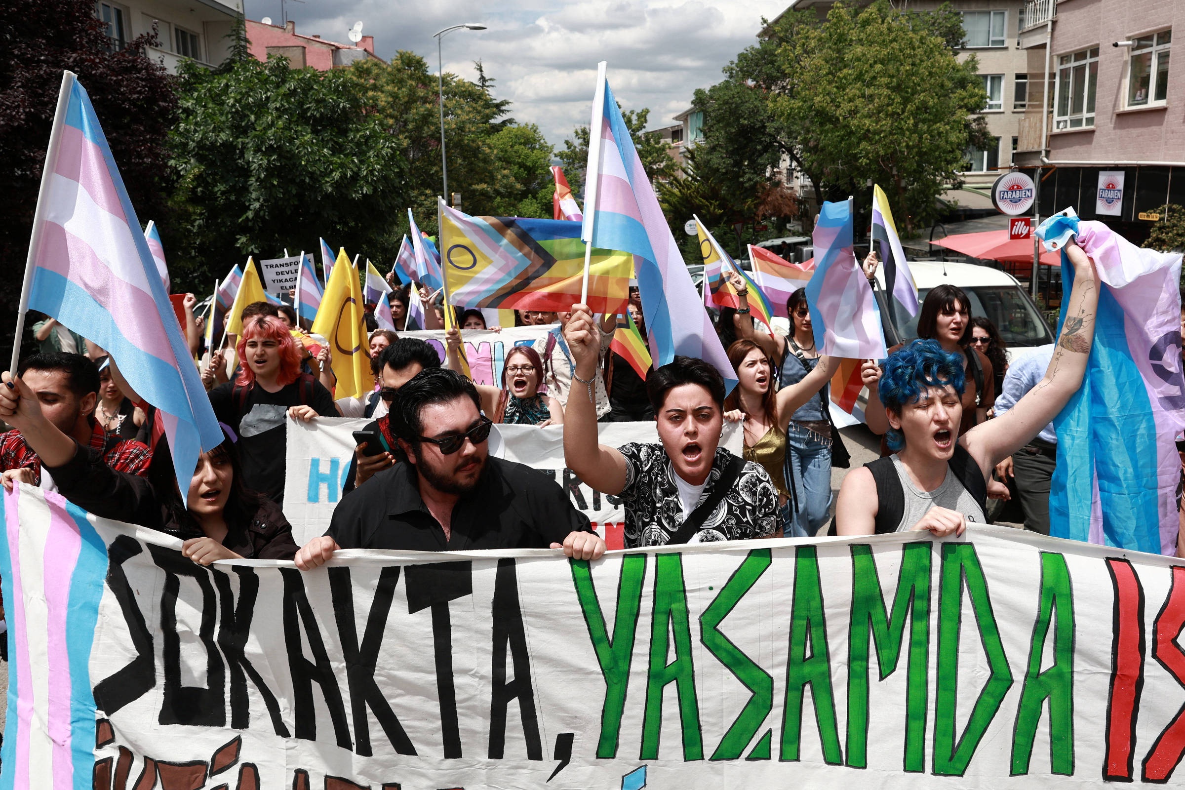 Turquia Intensifica Repressão a LGBTQIA+ Sob Pretexto de "Proteção Familiar"