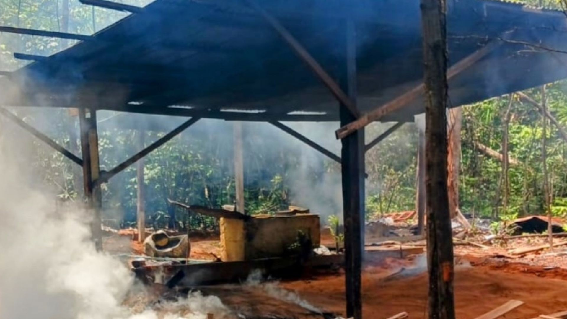 Macapá: Fábrica Clandestina de Carvão Revela Rede Subterrânea e Desafios Ambientais Urgentes