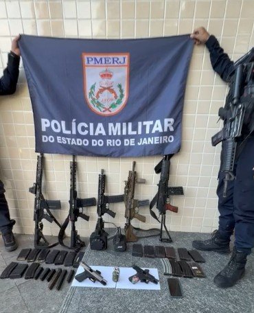 Polícia Militar apreende fuzis e granada após confronto em Niterói; sete suspeitos são presos