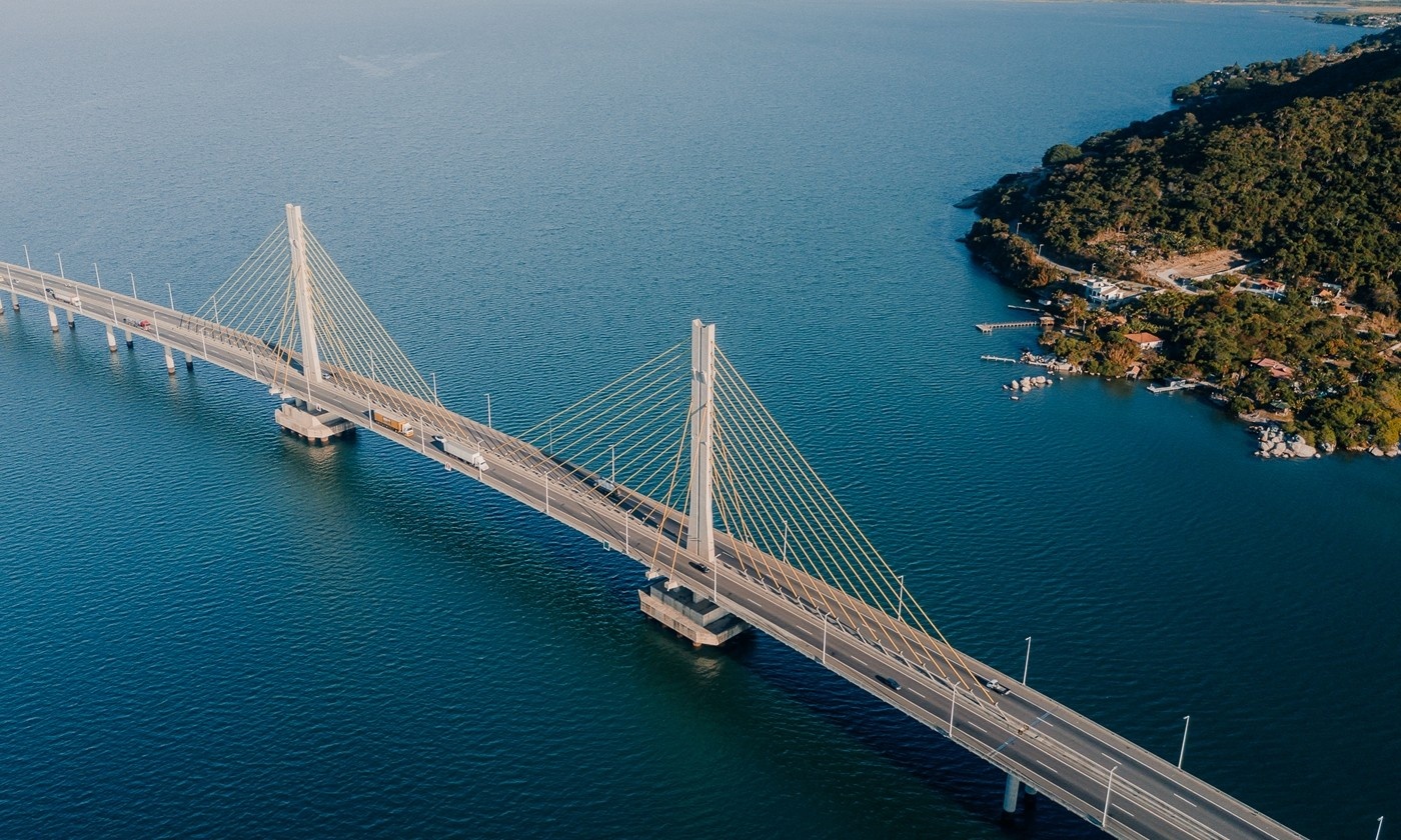 Ponte Anita Garibaldi: Interdição em Laguna Expõe Vulnerabilidades e Ondas Econômicas na BR-101