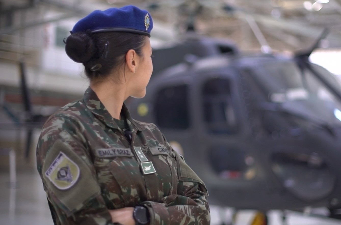 A Língua no Quartel: O Dilema da Patente Feminina e o Impacto Social da Inclusão Militar
