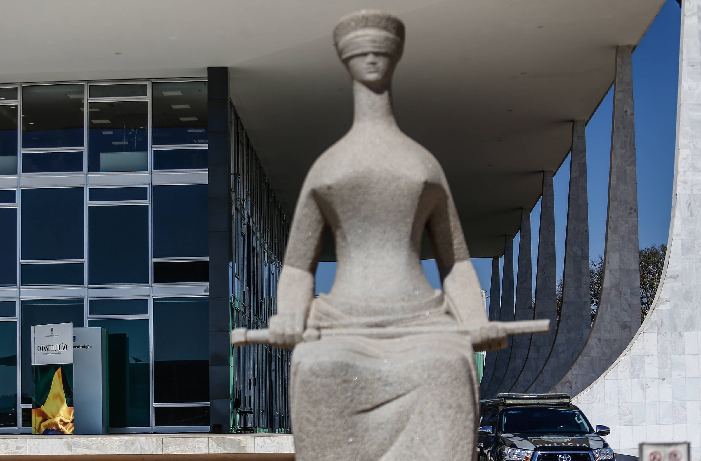 Judiciário Brasileiro: O Embate entre Transparência e Privilégios que Define a Confiança Social