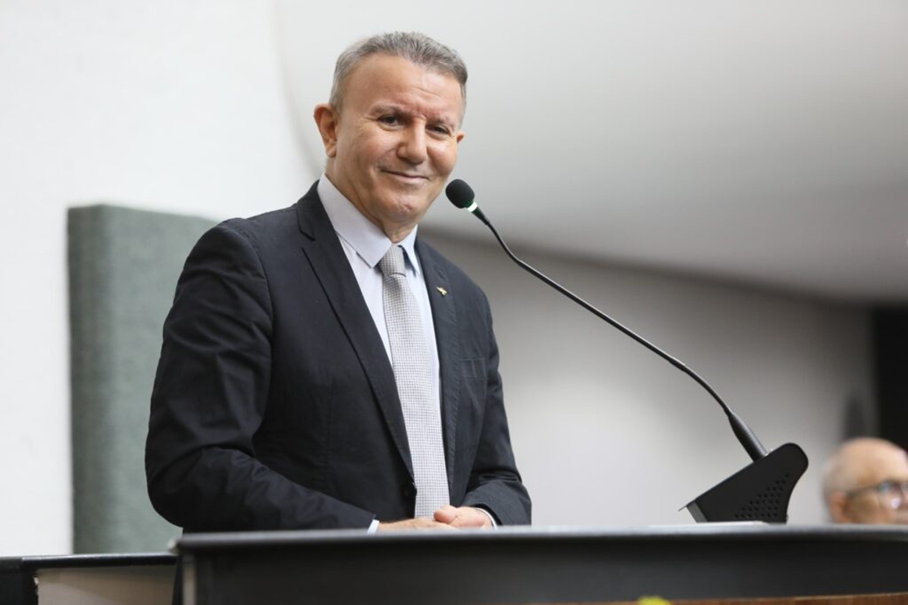 Prefeito de Palmas, Eduardo Siqueira Campos, passa por cirurgia cardíaca de emergência: Implicações para a governança local