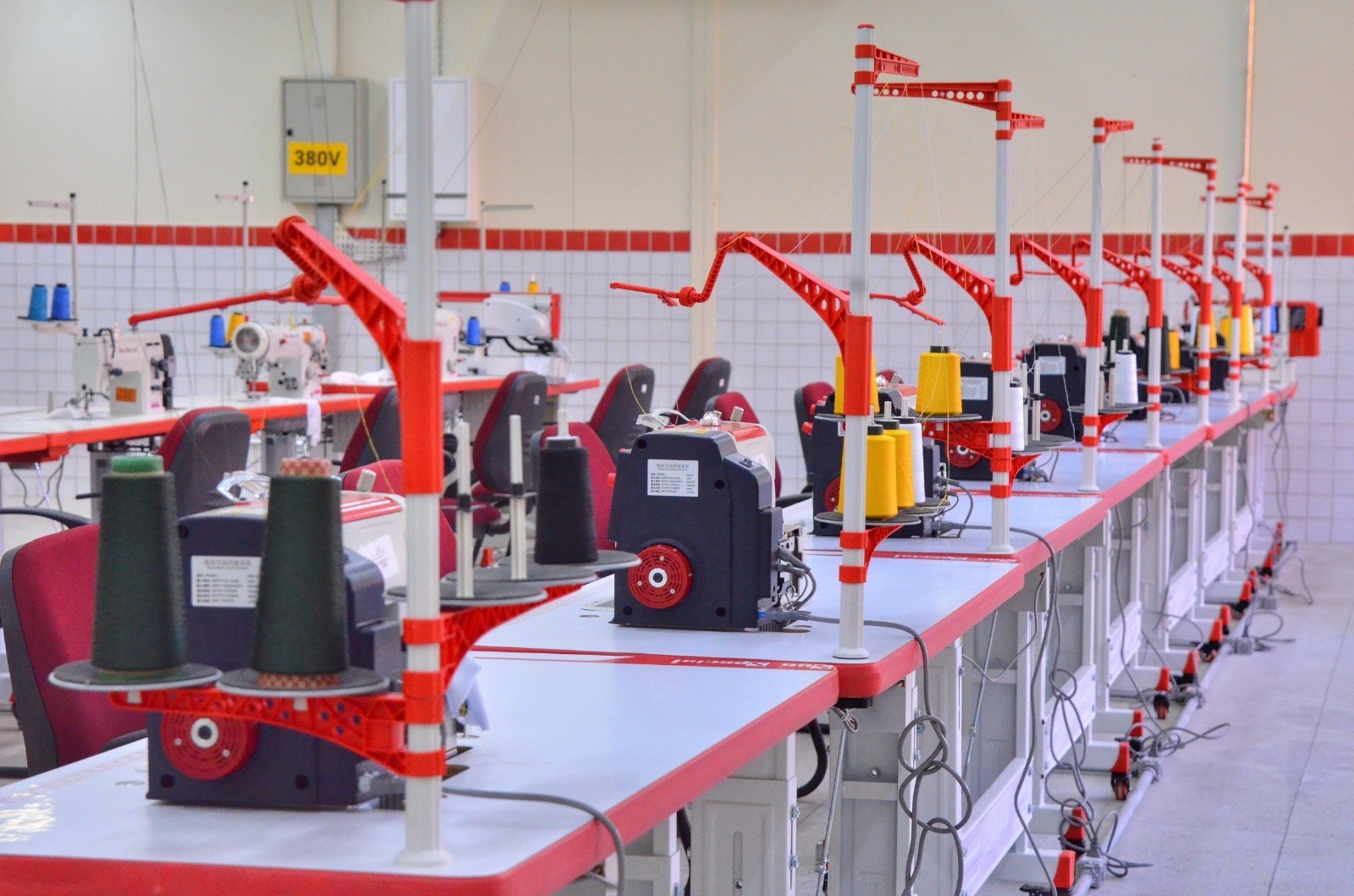 Serrinha e a Estratégia de Qualificação: Como Cursos de Costura Industrial Redesenham o Futuro do Trabalho na Bahia