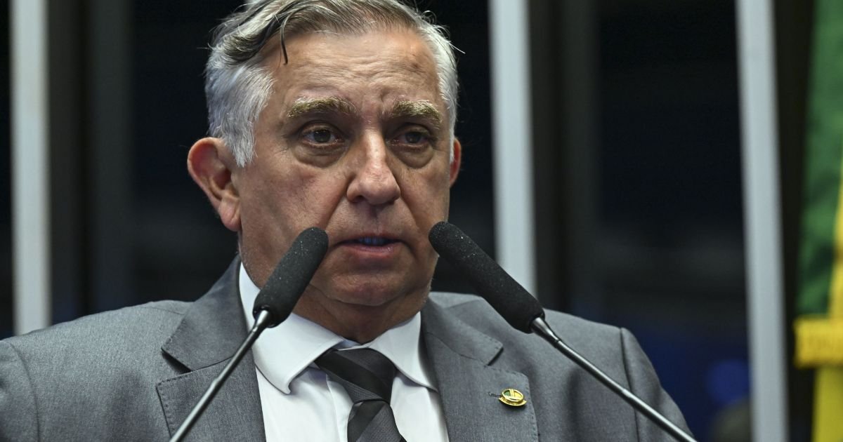 Izalci Lucas mantém sonho de governar o DF, preterido pelo PL, e sonda outros partidos