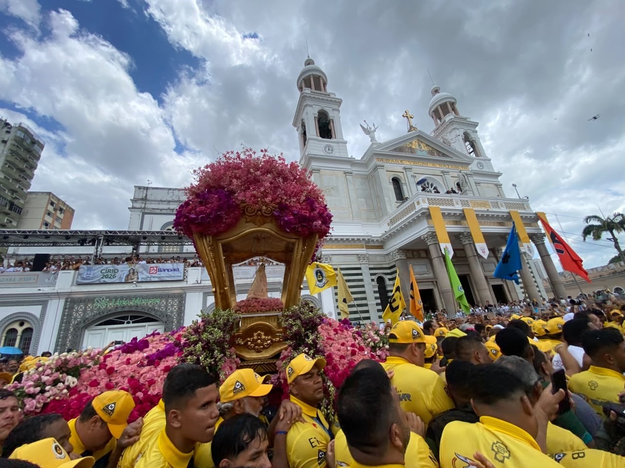 Círio de Nazaré: 2,3 milhões de fiéis participam de maior romaria religiosa do Brasil