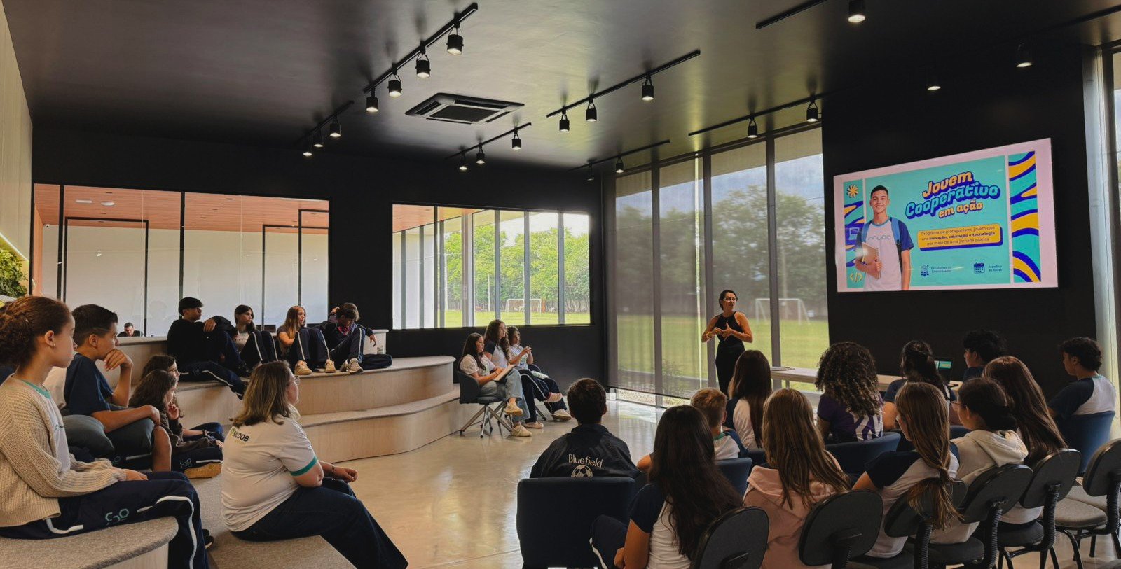 Programa de inovação vai vincular alunos da escola Favoo ao Hubee