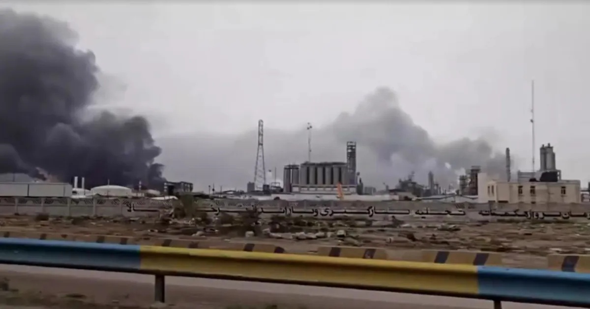 Impasse no Golfo: Como a Geopolítica do Estreito de Ormuz Redefine Seu Custo de Vida