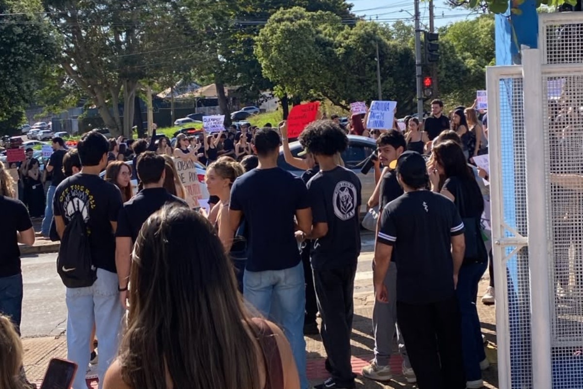 Protesto de Estudantes de Medicina em Campo Grande Desvela Crise na Qualidade do Ensino Superior Privado