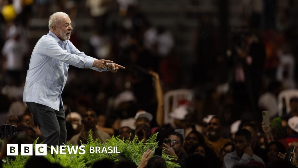 PT Adota Nova Tática Eleitoral e Mira em Flávio Bolsonaro