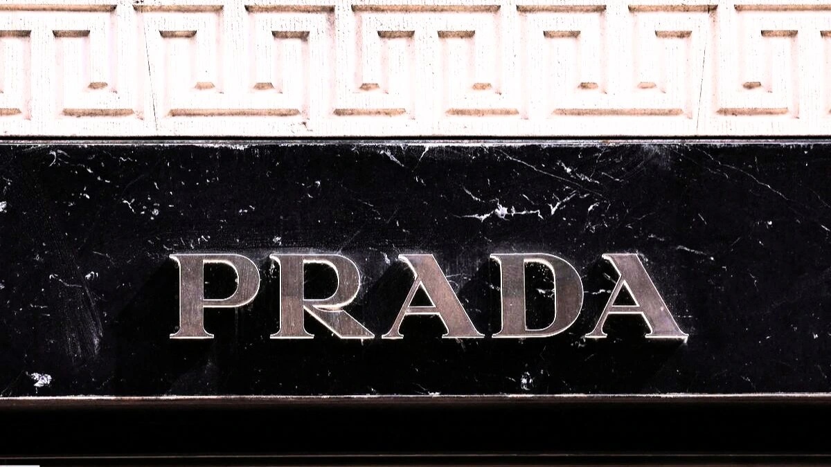 Prada Desafia Instabilidade Global com Crescimento: A Estratégia por Trás da Resiliência do Luxo