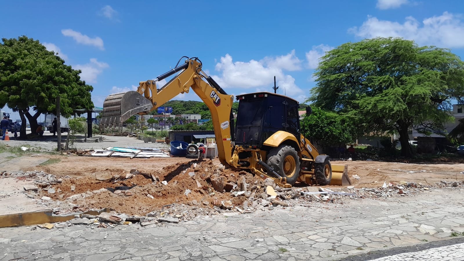 Demolição de Quiosques em Ponta Negra: O Preço da Vista e o Impacto no Tecido Urbano de Natal