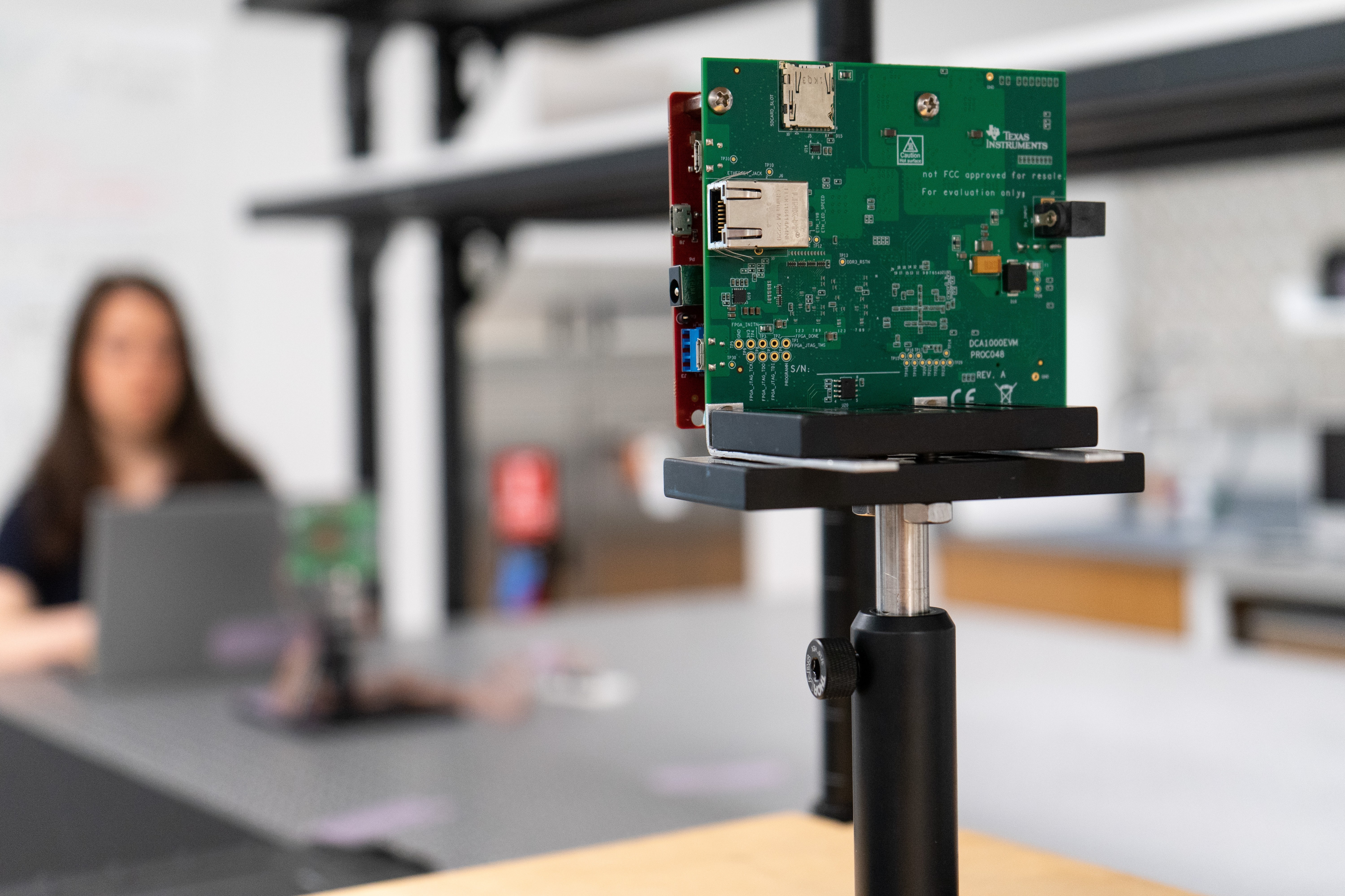 A Vigilância Invisível: Sensores Remotos Medem Seus Batimentos e Desafiam a Privacidade