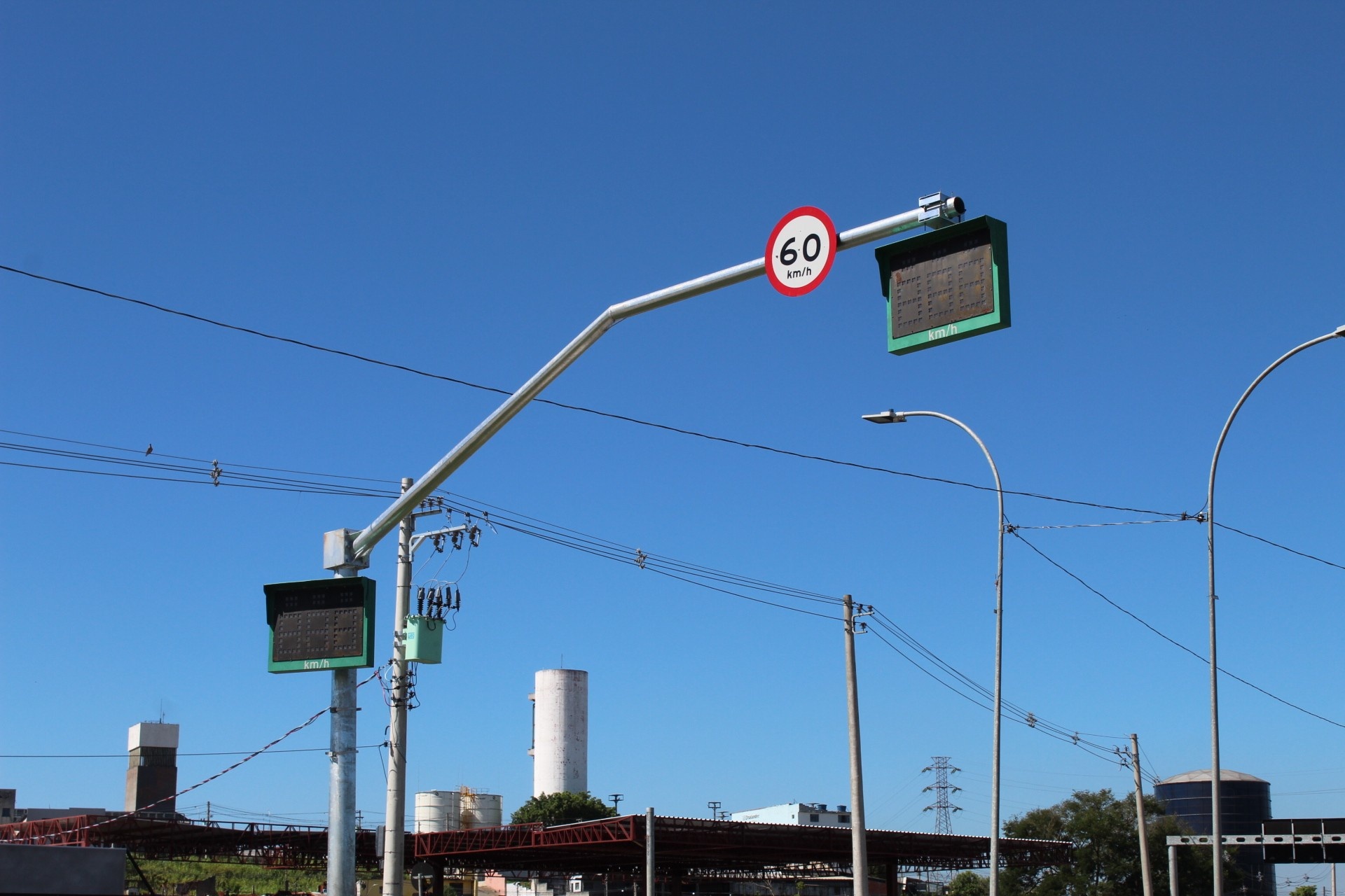 Radares de Velocidade Média: A Revolução Silenciosa nas Rodovias e Seus Efeitos na Economia do Transporte