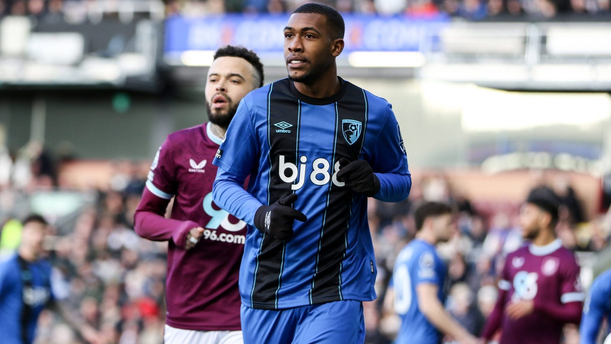 O Laboratório Tático de Rayan no Bournemouth: Insights Cruciais para Ancelotti e a Seleção Brasileira