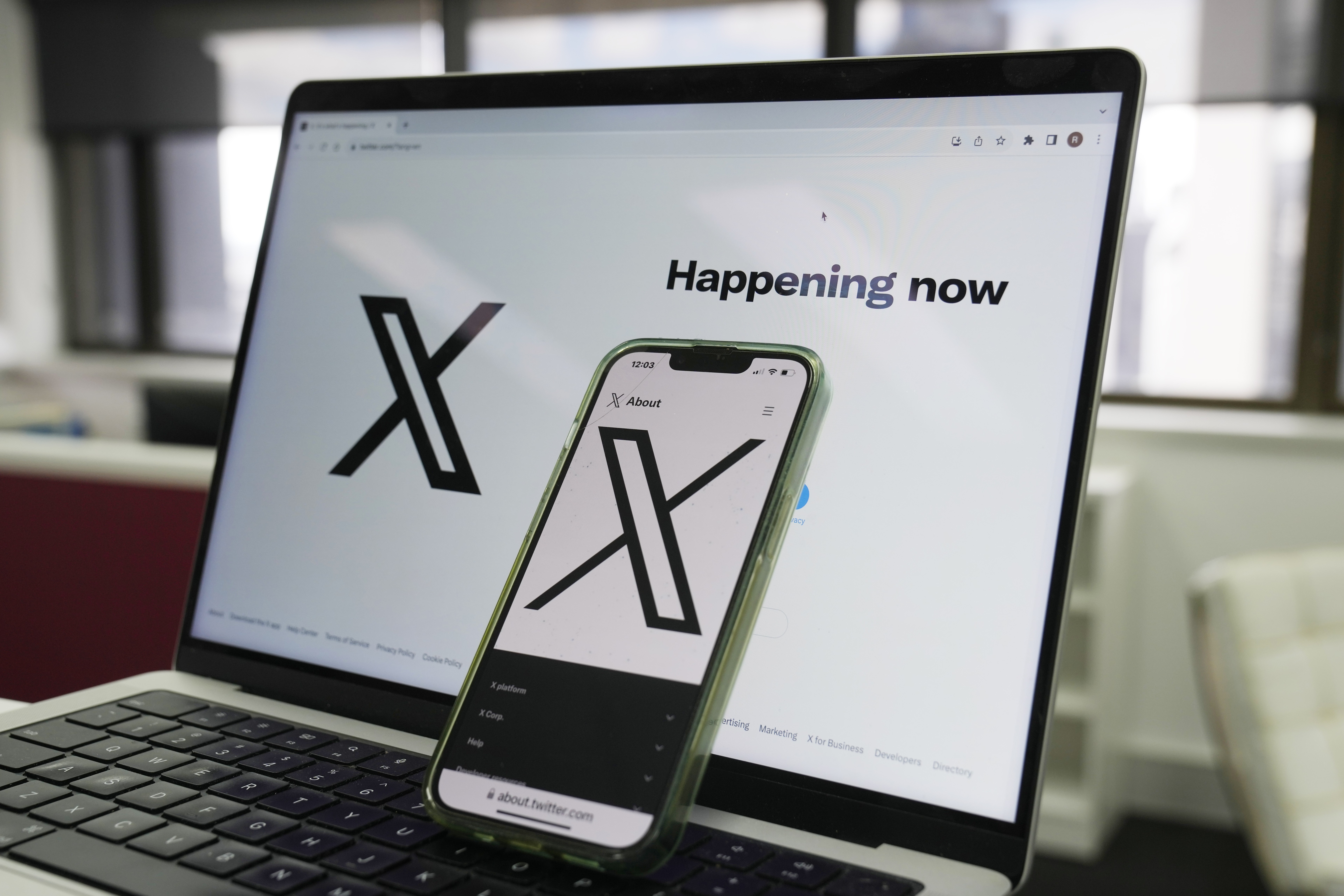 X Restringe Alcance Político: As Implicações Econômicas e o Redesenho do Marketing Digital Eleitoral