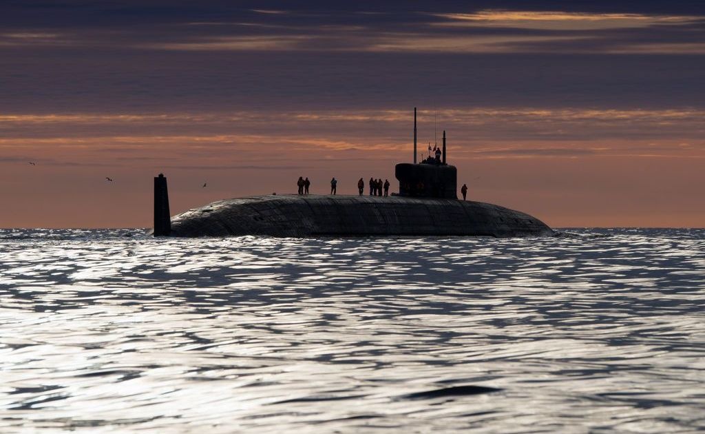 Tensão Geopolítica: Reino Unido Detém Ameaça Submarina Russa a Redes Essenciais