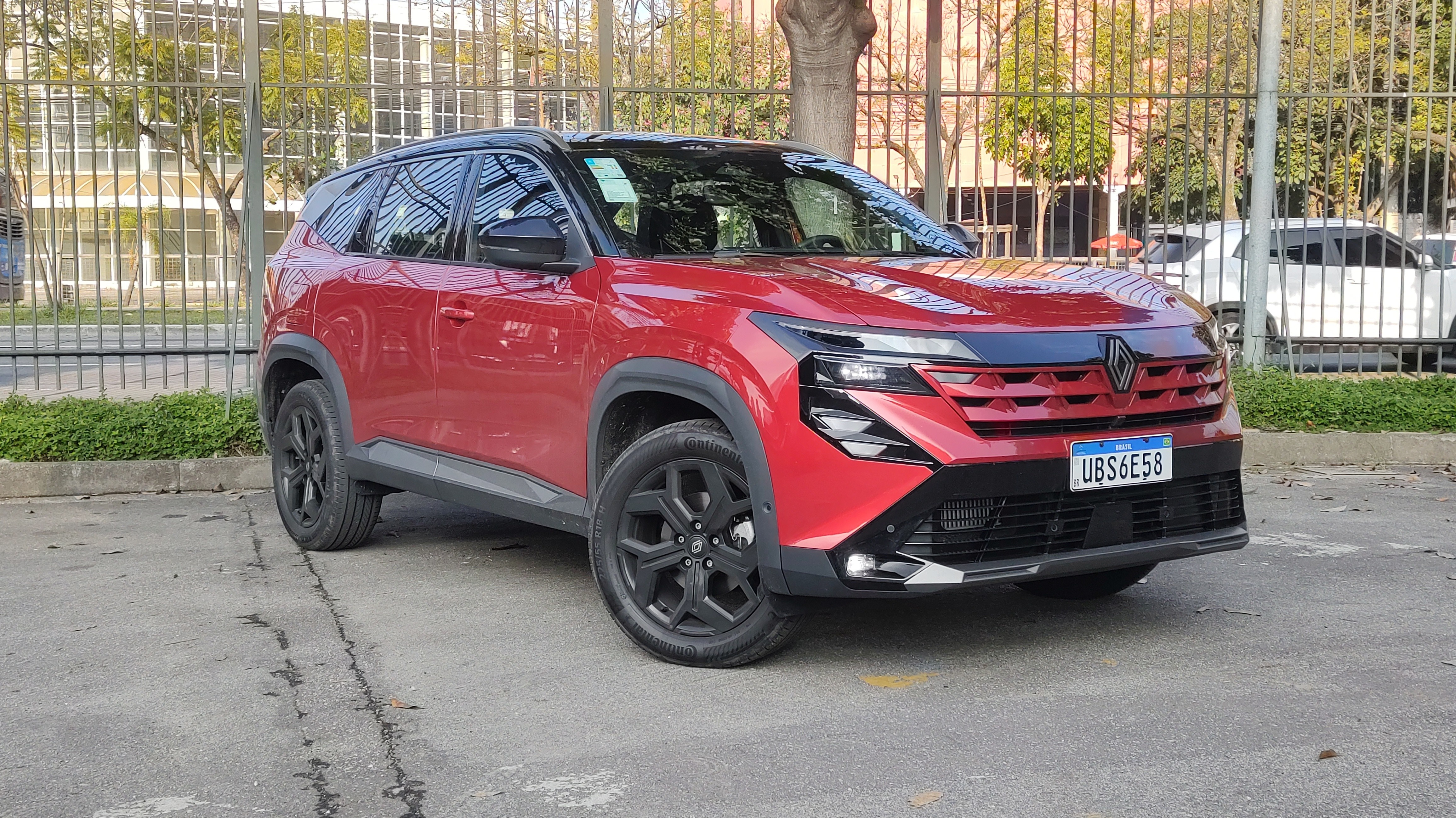 Renault Boreal: Elogios da Crítica vs. Desafio nas Vendas e o Cenário Econômico dos SUVs Premium