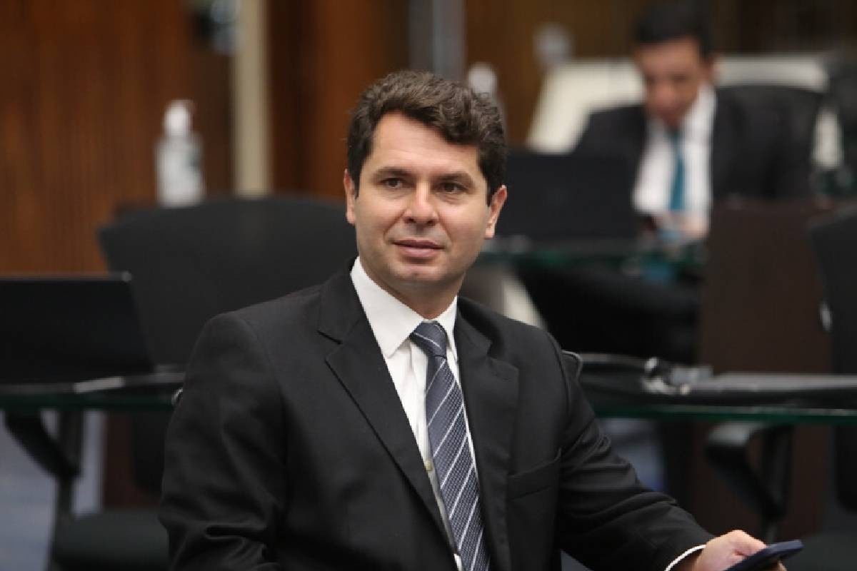 A Manobra Estratégica que Redefine o Xadrez Político do Paraná para 2026