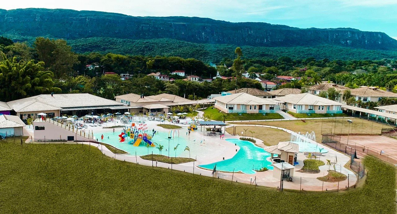 Resort de luxo em Tiradentes é condenado a indenizar família em mais de R$ 40 mil por acidente em toboágua que feriu mãe e filho
