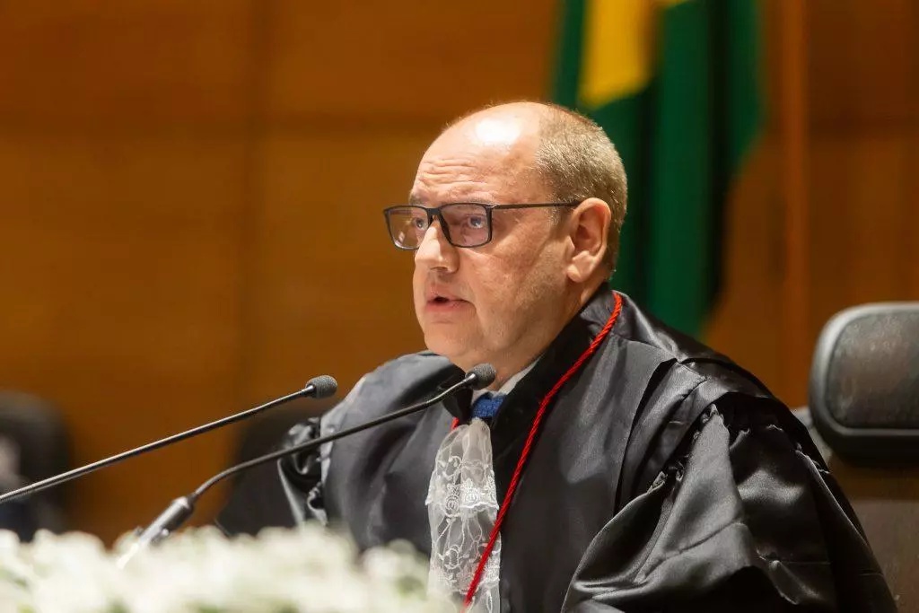 Onda de Exonerações no Rio de Janeiro: Decifrando o Impacto Além da Economia