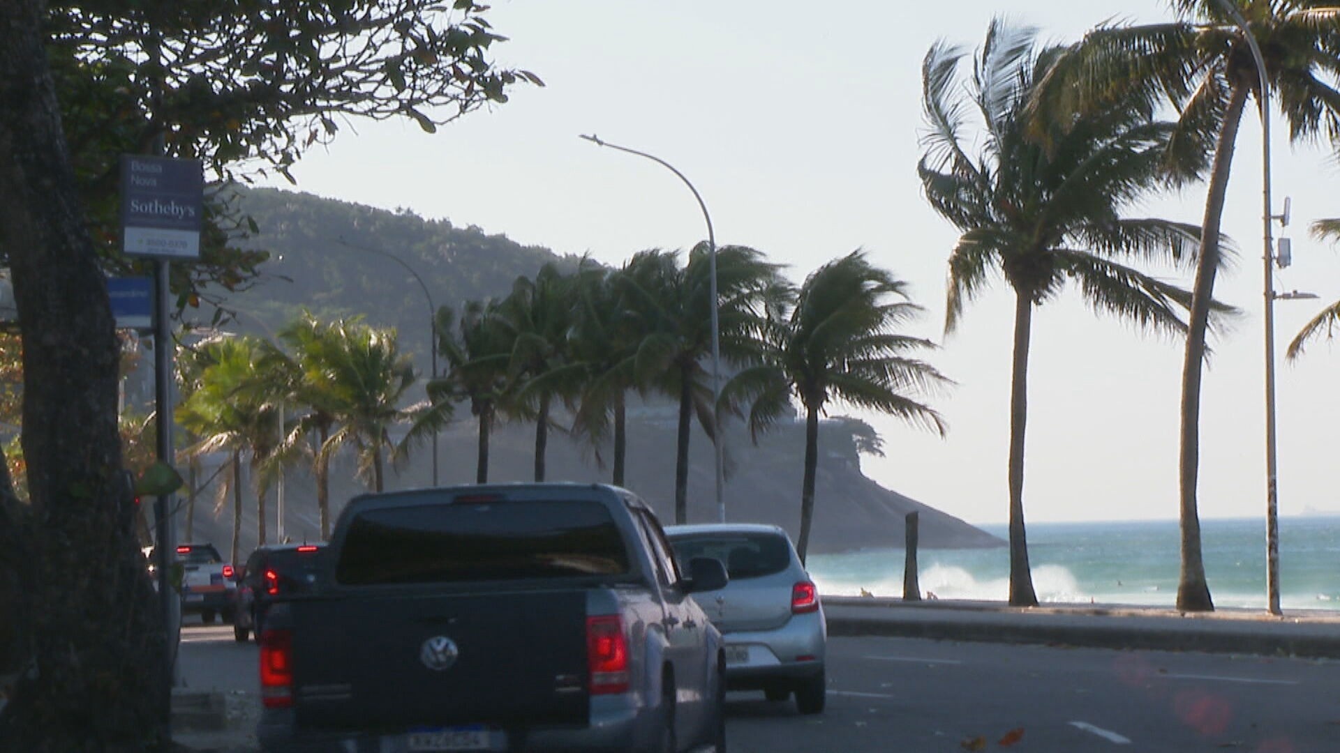Rio em Estágio 2: A Crônica da Resiliência Urbana frente a Eventos Climáticos Extremos