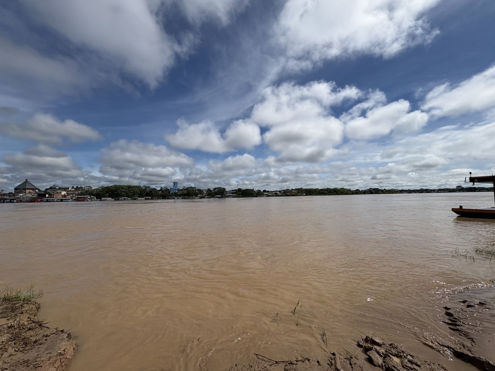 A Vazante do Juruá: O Alívio Pós-Cheia e os Desafios Estruturais em Cruzeiro do Sul