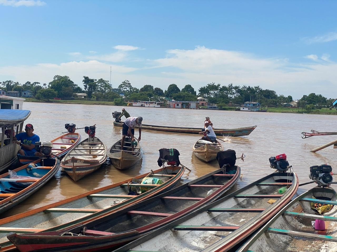 Rio Juruá Retoma Nível de Alerta em Cruzeiro do Sul: Análise de um Ciclo Recorrente de Insegurança