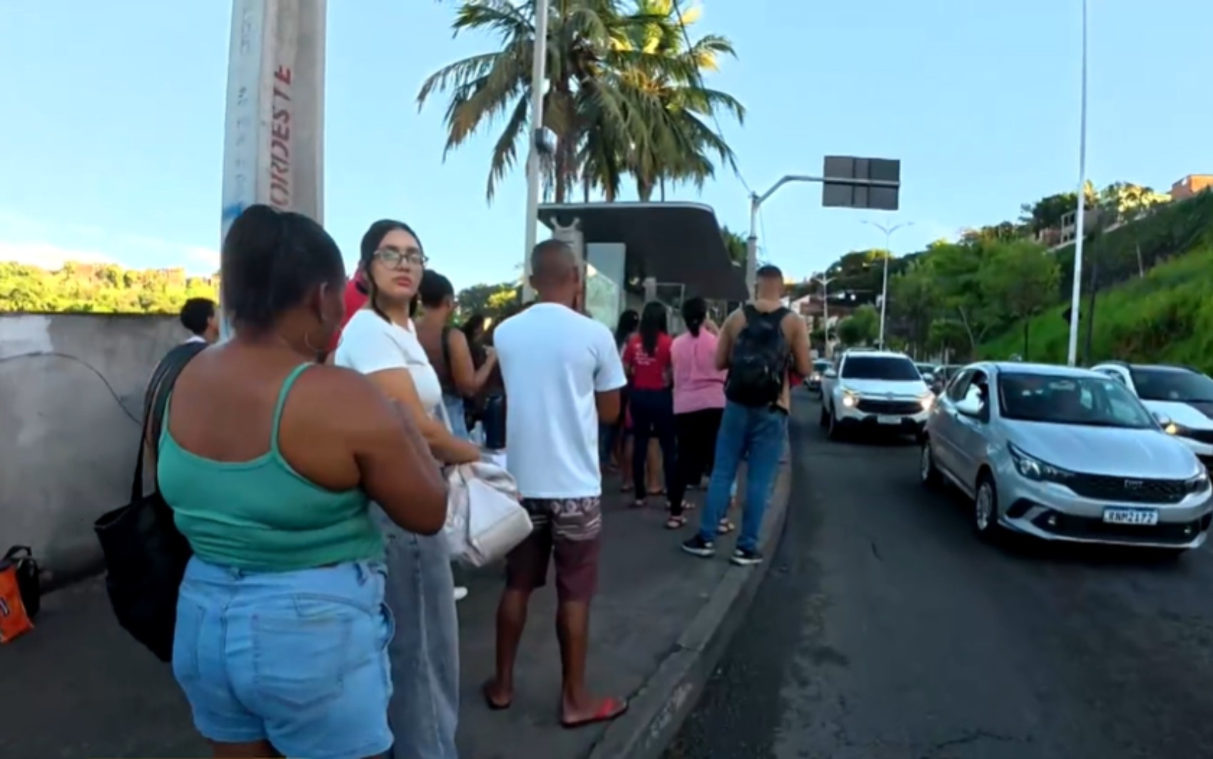 Fim da Greve de Ônibus em Salvador: Um Raio-X dos Custos Invisíveis e a Crônica Fragilidade da Mobilidade Urbana
