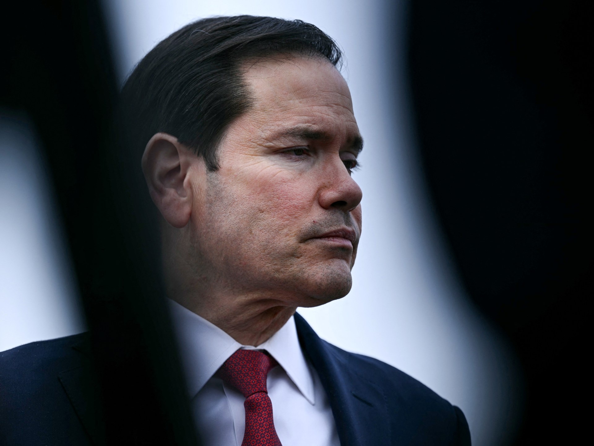 Estreito de Ormuz: O Dilema da Reabertura e as Ramificações de um Conflito Implacável