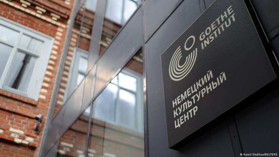 Crise Diplomática Aprofunda Ruptura Cultural: Rússia Ordena Fechamento do Goethe-Institut, Cortando Pontes com a Alemanha