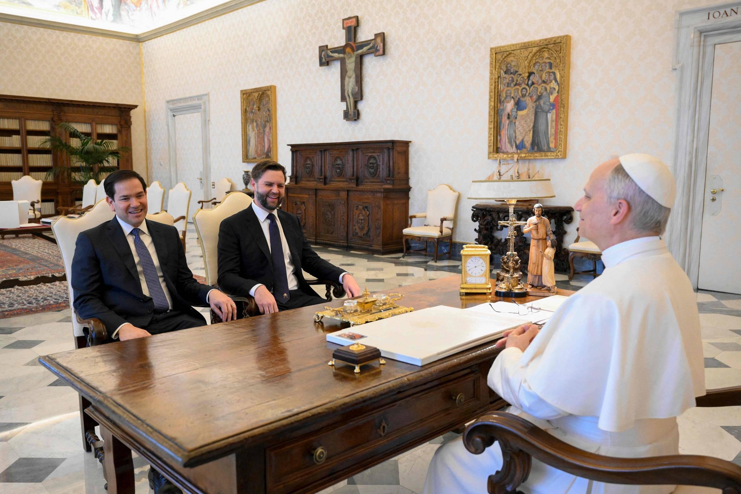 Diplomacia em Campo Minado: A Missão de Rubio para Estabilizar Relações Críticas com Vaticano e Itália
