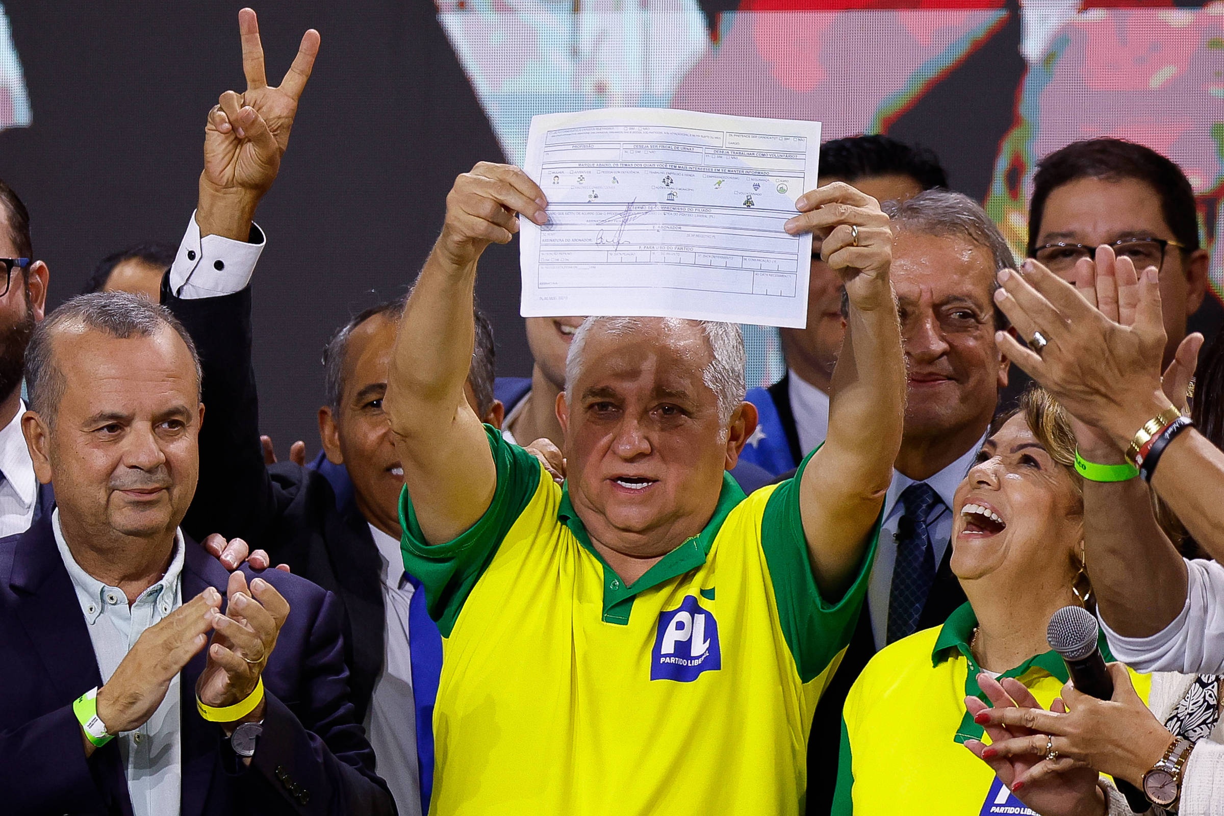 Bastidores da Política: O Pedido de Voto no Senado e a Dinâmica Oculta das Campanhas Eleitorais