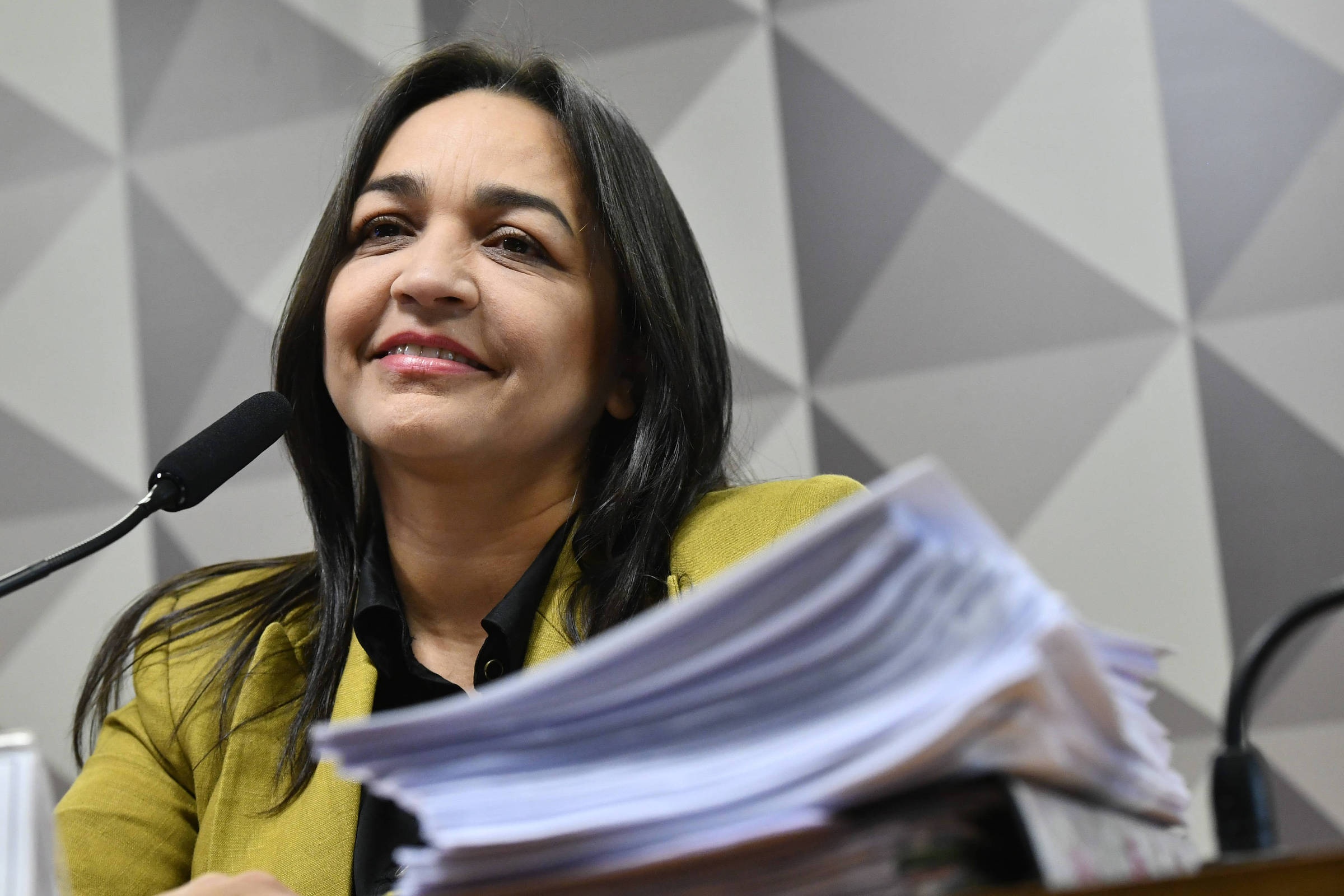 Estratégia e Realinhamento: A Saída de Eliziane Gama do PSD e os Reflexos na Política Nacional