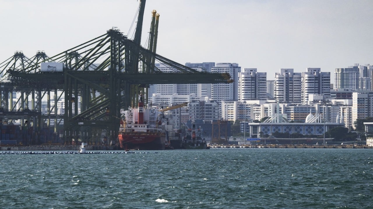 Singapura Desafia Acusações dos EUA em Disputa Sobre Comércio e Capacidade Produtiva