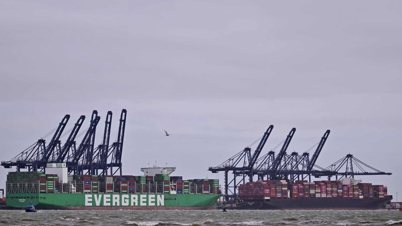 Singapura Defende Liberdade de Navegação em Estreitos Globais: Um Direito, Não um Pedágio