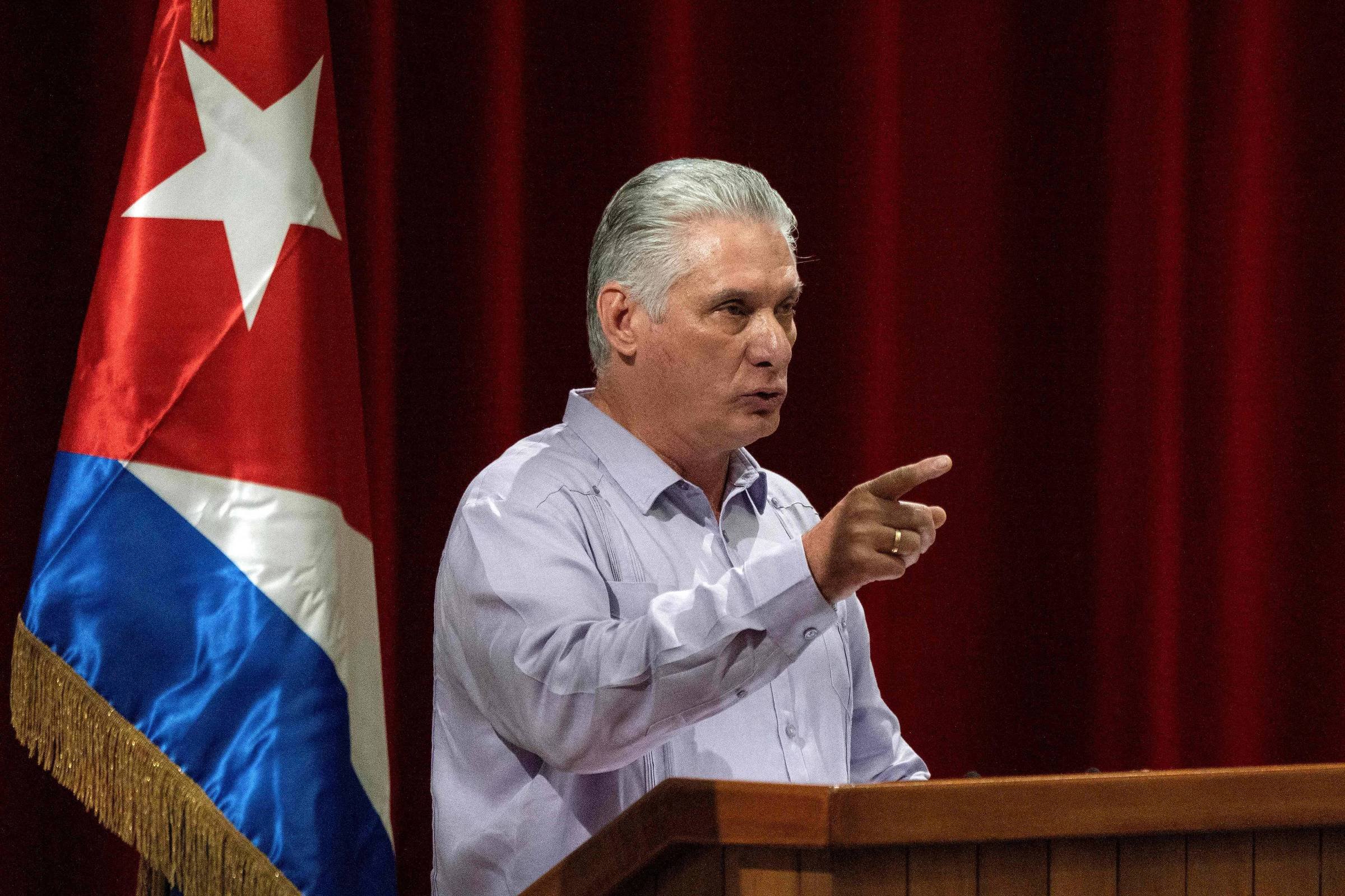 Díaz-Canel propõe mudança econômica 'urgente' em Cuba sob pressão dos EUA