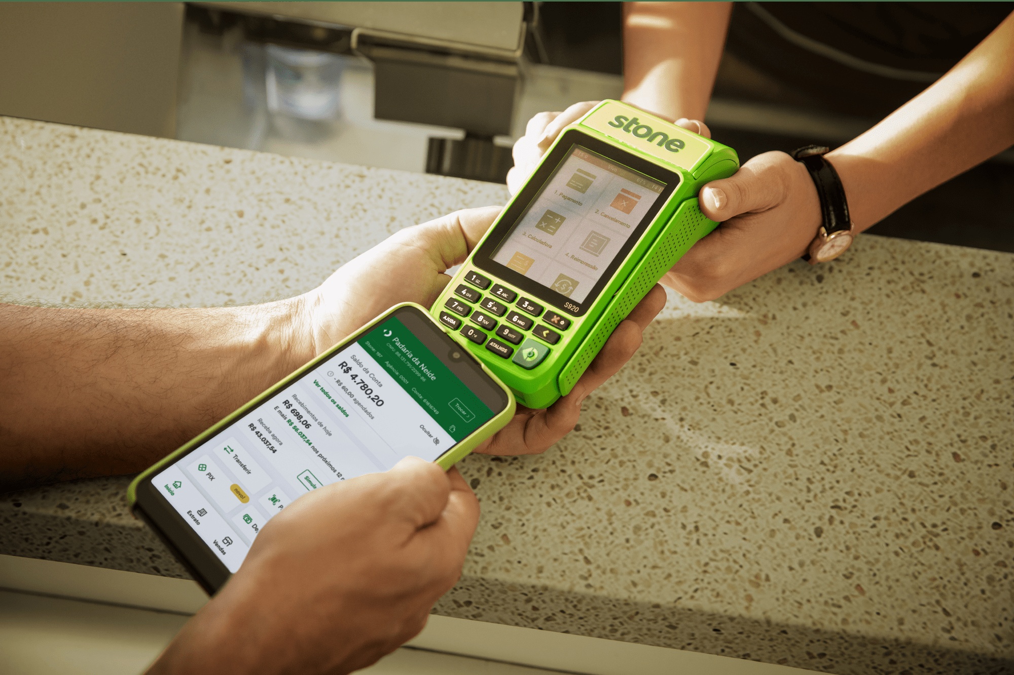 Stone Demite Mais de 300 em Contexto de Lucro Crescente e Disputa Sindical: O Que Sinaliza para o Setor Tech?