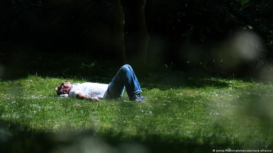 Estudo Desmascara a 'Fadiga Primaveril' como Fenômeno Cultural, Não Biológico