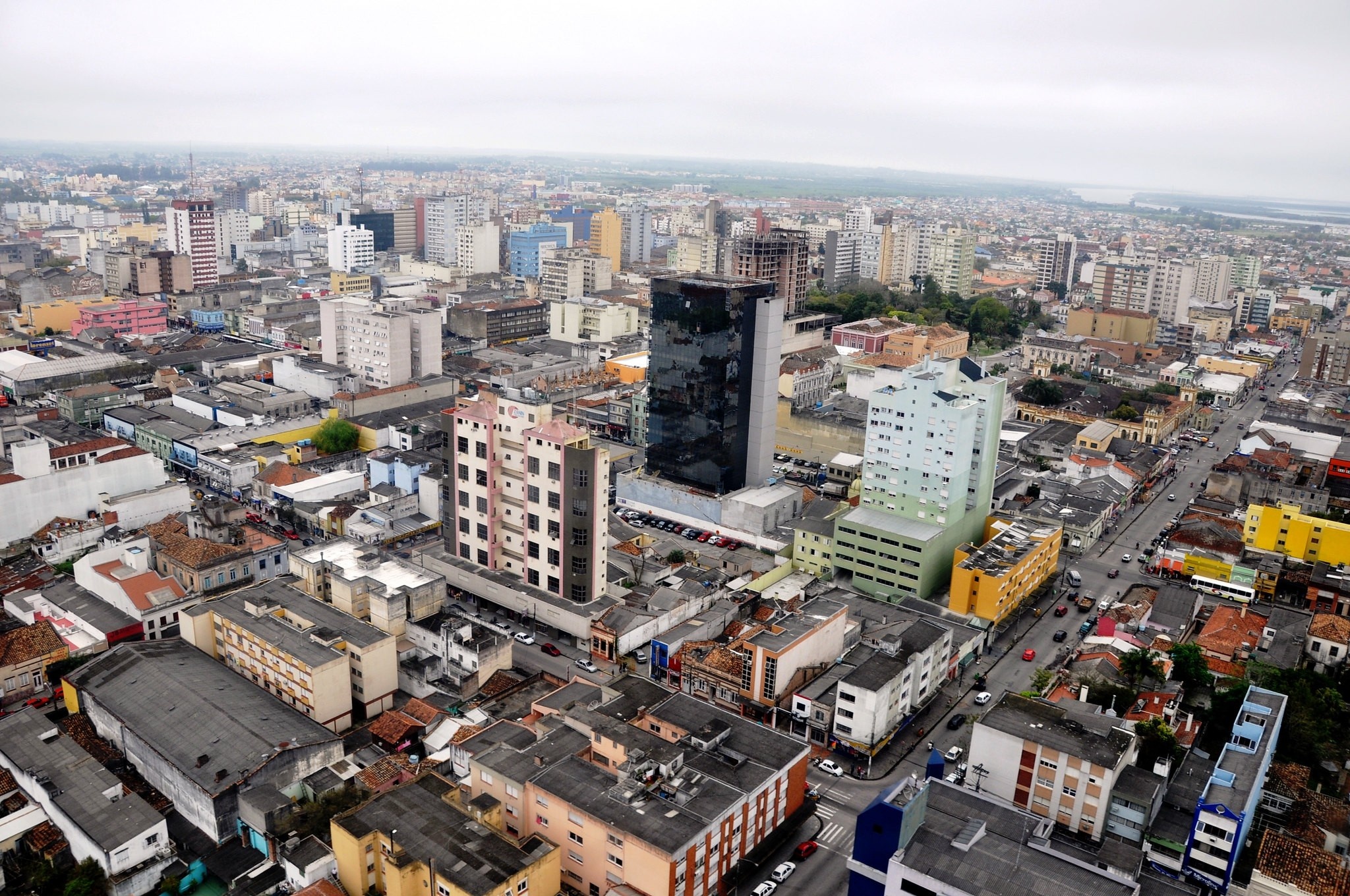 Crise de Saúde Pública em Pelotas: Suspensão de Aulas Revela Vulnerabilidades Sistêmicas na Região