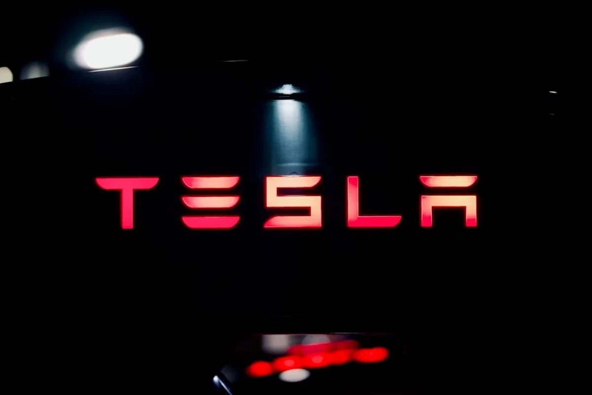 Tesla planeja revelar a próxima geração do Roadster após quase uma década de atrasos