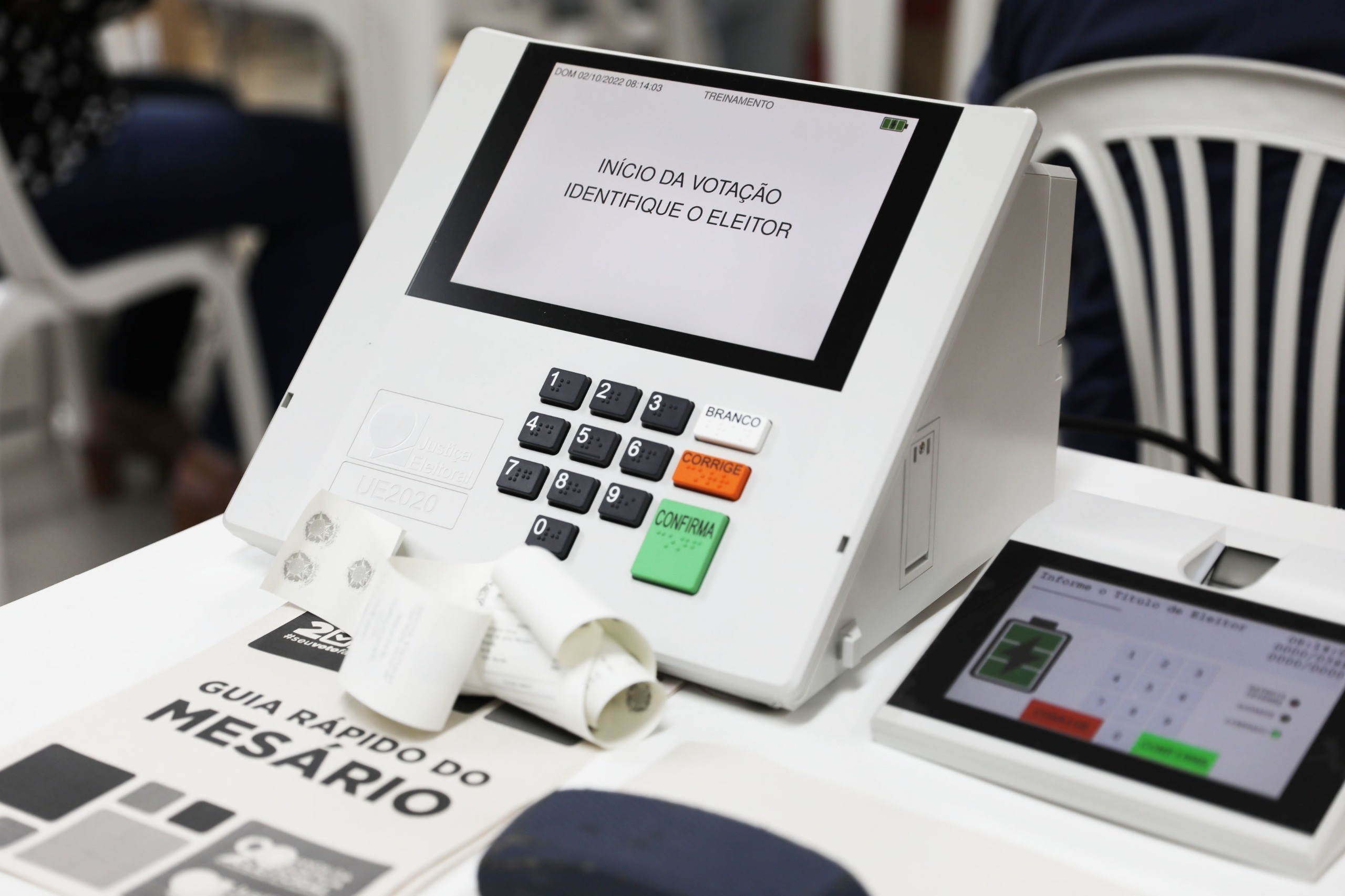 Engajamento Cívico no Amazonas: Por Que o Voluntariado Eleitoral é a Coluna Vertebral da Democracia Regional?
