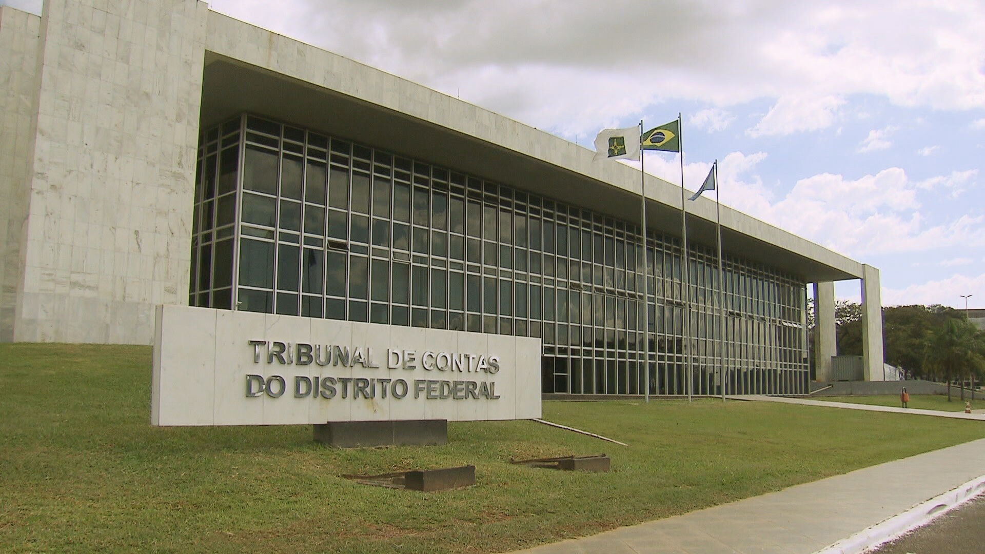 TCDF Exige Transparência sobre Risco Bilionário do Iprev no BRB: O Futuro da Previdência do DF em Xeque