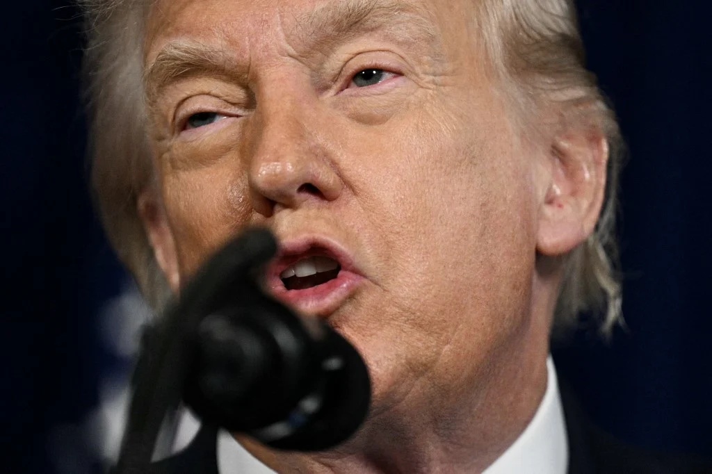 Pressão Geopolítica: Trump Ameaça Irã em Meio a Negociações Cruciais no Paquistão