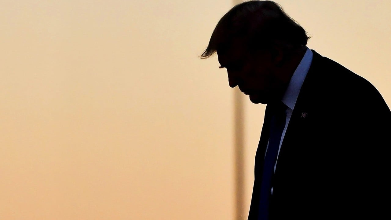 Aprovação de Trump Despenca ao Mínimo Histórico em Contexto de Crescente Tensão com o Irã