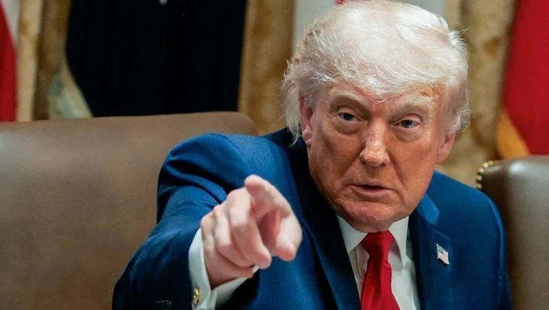 A Gangorra Diplomática: Trump e Irã em Escalada de Tensão sobre Acordo e Estreito de Ormuz