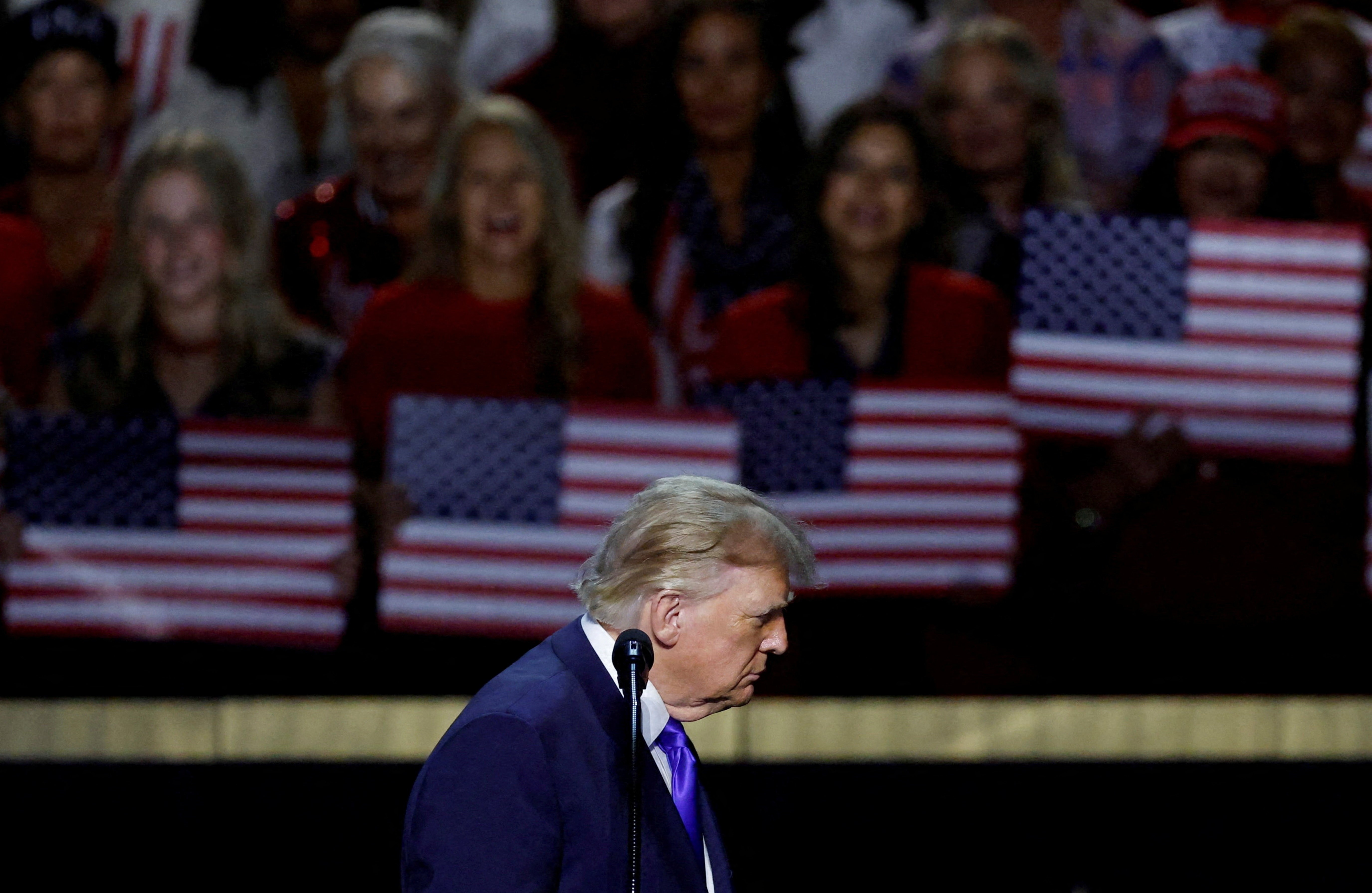 Tensão no Golfo: Trump Vincula Fim da Crise Iraniana a Eleições Americanas e Ameaças Recorrentes